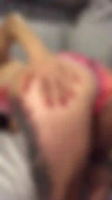 37. Mit meinem glänzenden bikini neckt, dicker arsch: lautlos, damit die nachbarn es nicht hören.