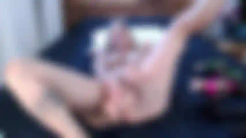 4. Stiefmutter spielt mit dem arsch.