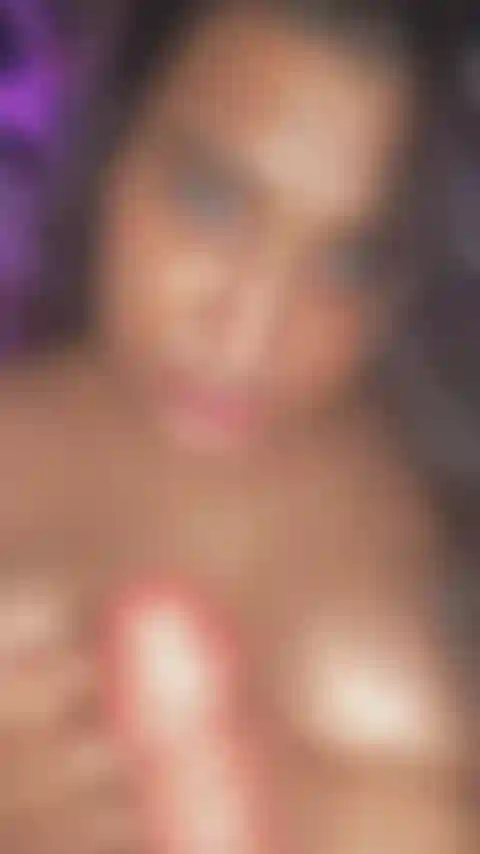 Boobjob mit vibrierendem schwanz.