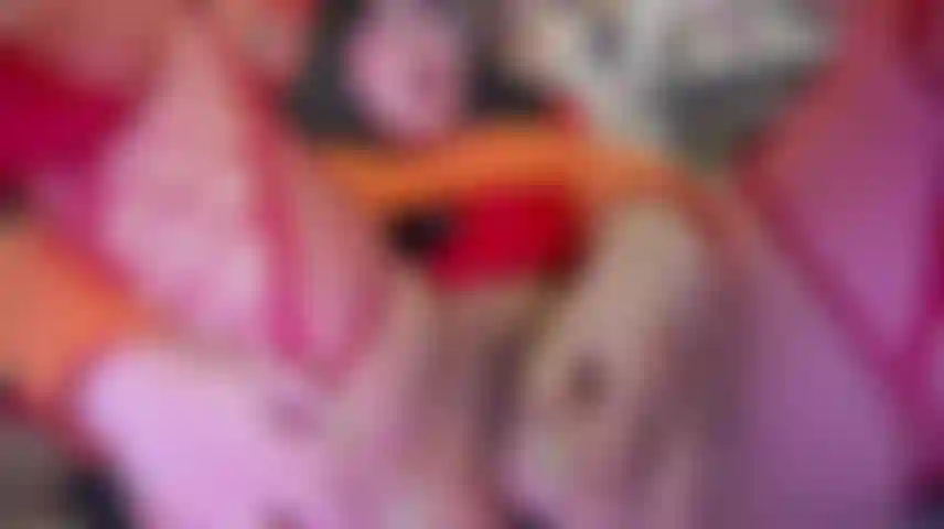 Velma fickt ihre muschi und kommt langsam!!!