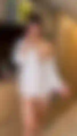 Möchtest du zuerst den nachtisch essen? Meine beine sind schon für dich geöffnet.