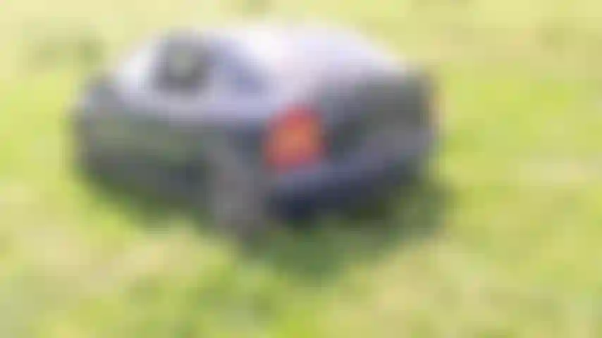 Mein auto wackelt im freien, und wenn ich eine winterjacke trage, hüpft es.