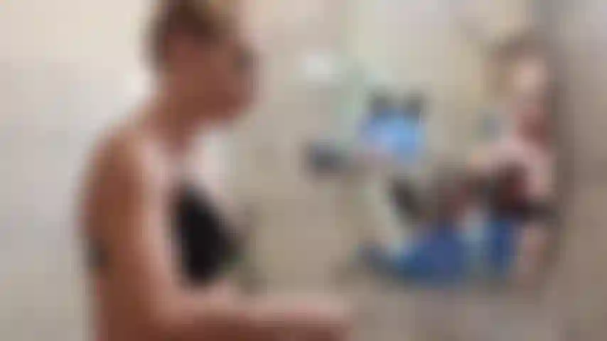 Habe einen zähnewaschfetisch und spucke auf latex-bhs.