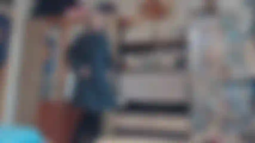 Mache dich mit meinem trenchcoat neugierig.