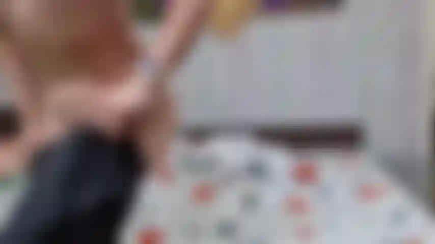 Necke dich mit meinem arsch in nylon-windhosen.