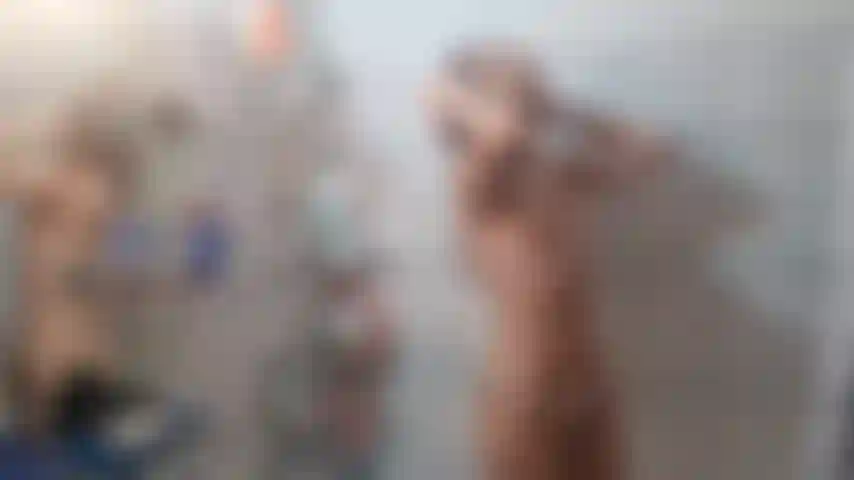 Duschspaß und haarwaschfetisch.