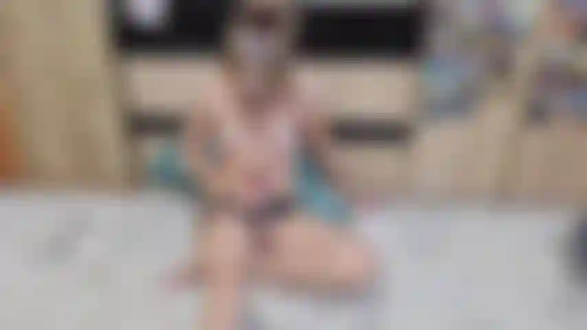 Schweinenasenfetisch und wichse mit meinem strap-on.