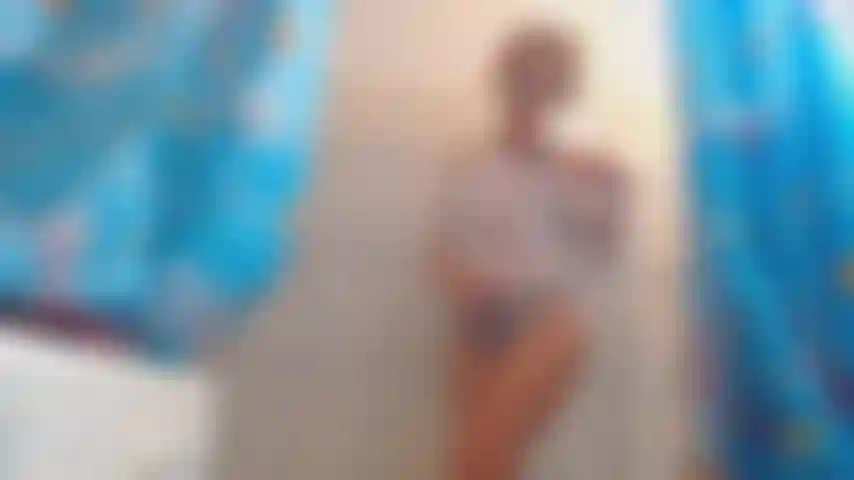 Nasses t-shirt, masturbation unter der dusche.