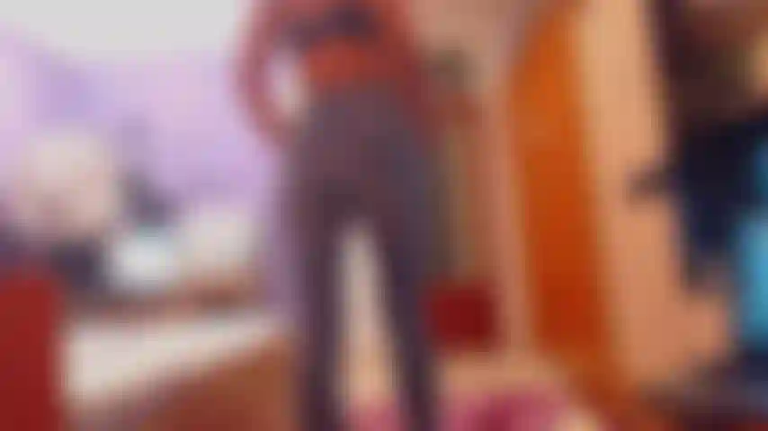 Zeige dir meinen arsch in engen jeans.