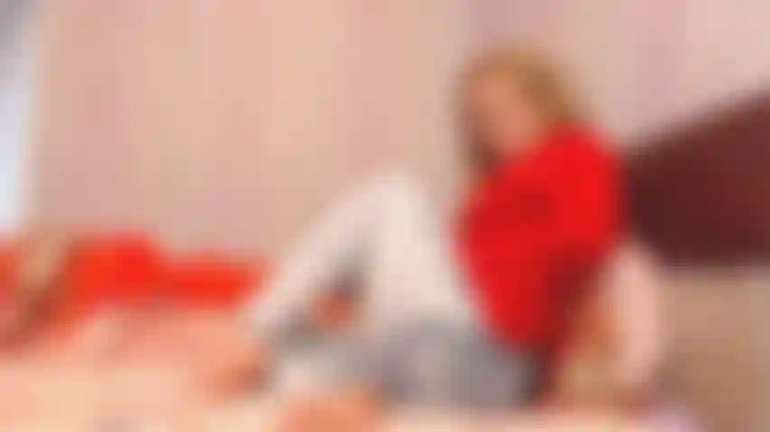 Lautes stinkendes furzen, während ich jeans und hemd trage.