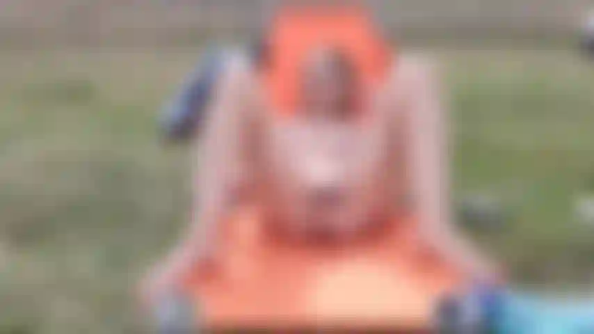 Outdoor-muschi-fick mit dildo, titten- und kitzler-saugen mit staubsauger, orgasmus.