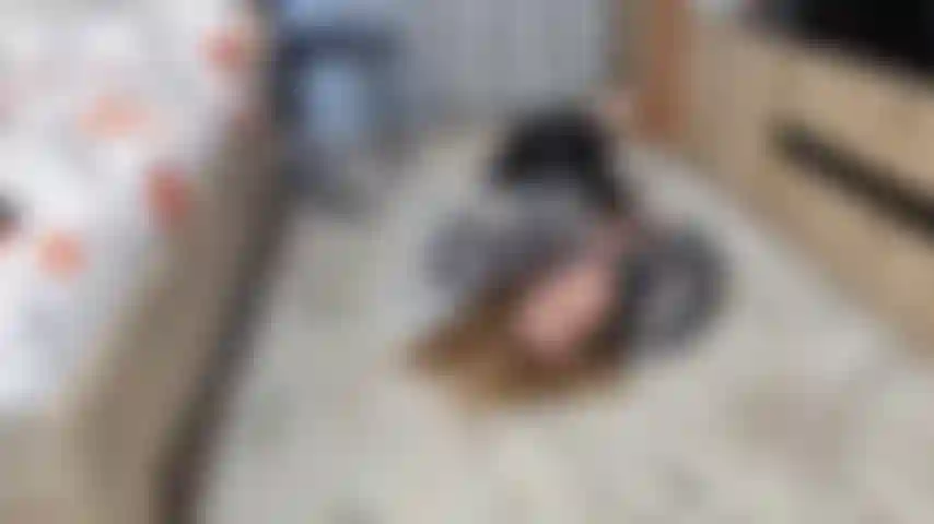 Striptease in pelzmantel und leder.