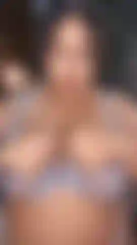 I love to feel how the cream falls on my beautiful tits... I imagine your milk right there
