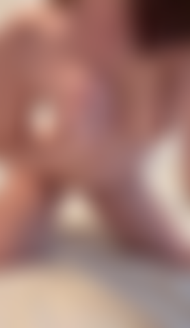 Ich spiele für dich mit meinen titten und meiner muschi.