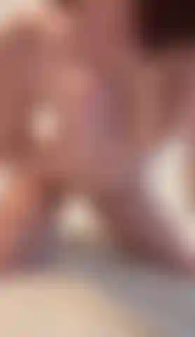 Ich spiele für dich mit meinen titten und meiner muschi.