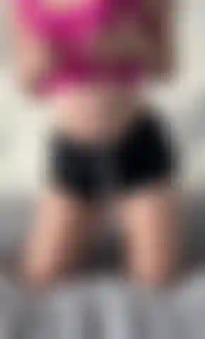 Striptease und masturbation von vorne und hinten.