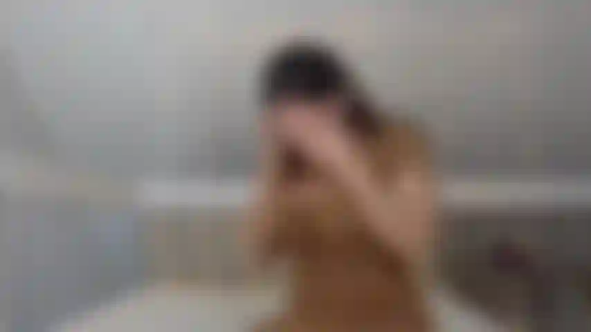 Natasha schön erwischt stiefbruder beim masturbieren zu pornos mit großen möpsen.