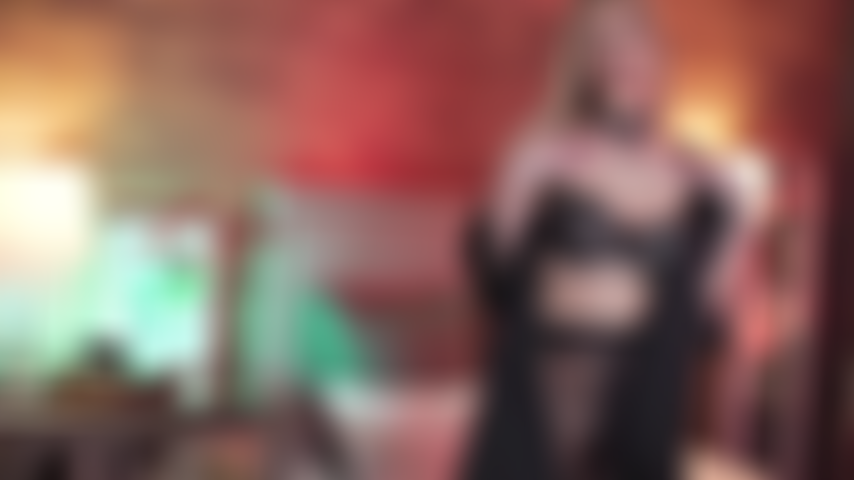 Die sexy natasha, die mit versauten strumpfhosen spielt.