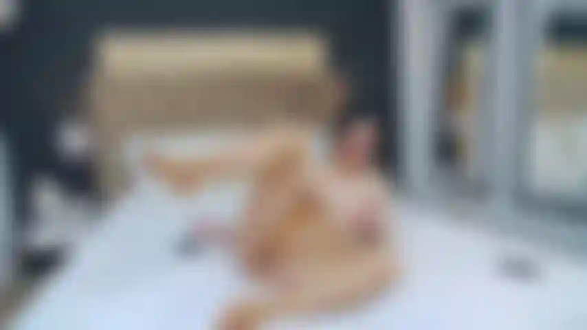 Meinen kitzler durch nylons neckt.