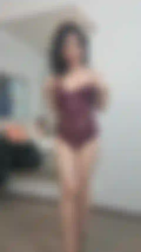 Nackt, trage nur high heels, ich lecke meine achseln.