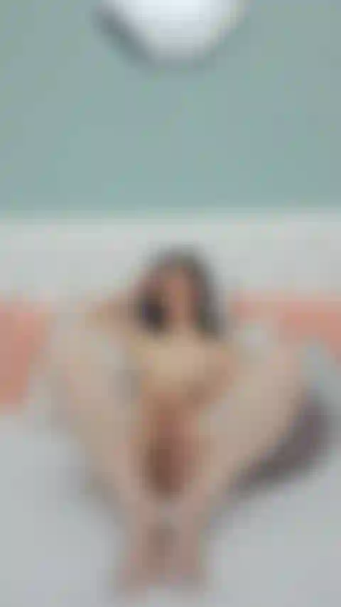 Ich spiele mit meiner muschi, bis ich einen orgasmus erlebe.