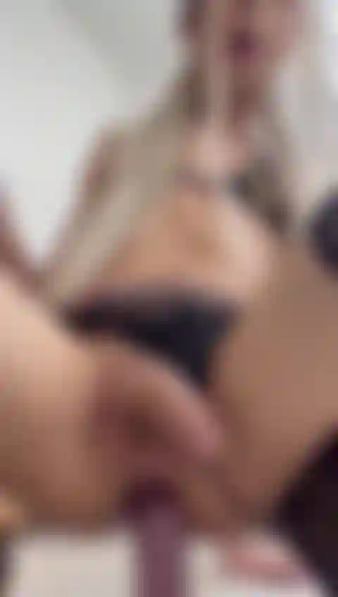 Ich gebe mir einen köstlichen fick mit meinem dildo.