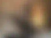 Die dich schwach und pochend macht und dich mit meinen perfekten beinen und füßen, die mit nahtlosen strumpfhosen bedeckt sind, quäle.