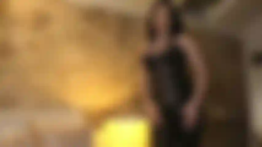 Ich weiß, dass dein geheimer fetisch leder ist, und ich weiß, wie ich dich dazu bringen kann, in vorsaft zu tropfen, während ich meine kurven vor dir wedele!