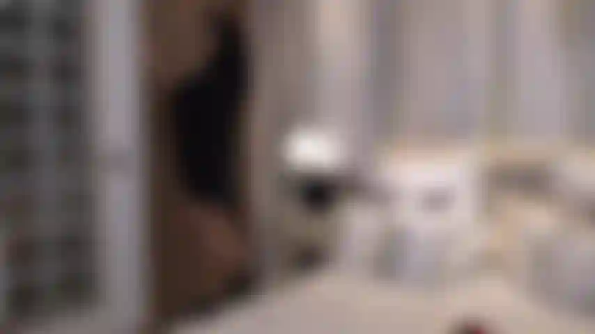 Voyeur-erfahrung: spioniere mich aus, während mein penis von einem anderen kontrolliert wird.