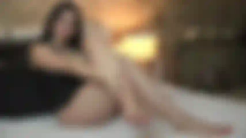 Meine roten pedikürten zehen und gewölbten fußsohlen werden von einem fußsüchtigen verehrt!