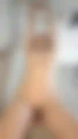 Magst du sex unter der dusche? Stell dir das vor, du hinter mir, fick mich so hart mmmmm das würde ich so gerne.