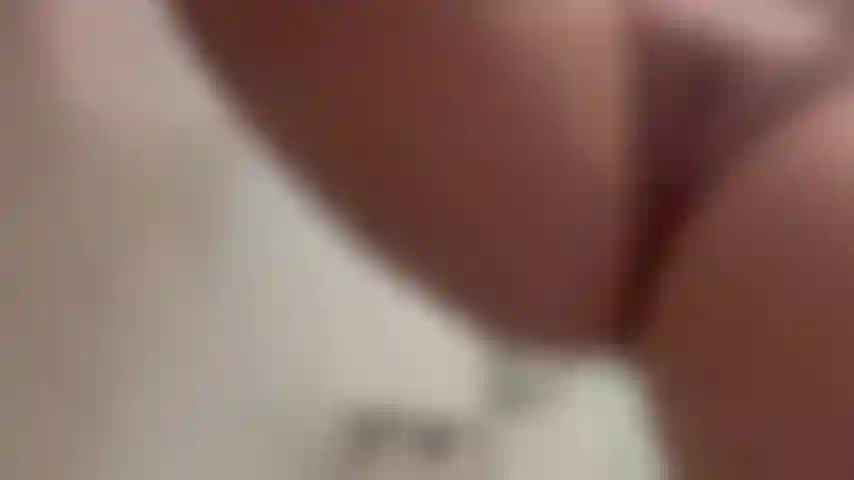 Dusche kleine neckereien, fette muschi, rasiert, große schamlippen reiben.