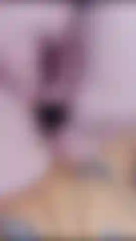 Ich habe so eine riesige sauerei auf meinem bett gemacht. Stell dir vor, wie es dir übers ganze gesicht läuft..