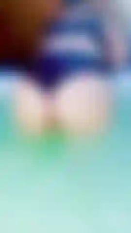 Und twerking im whirlpool.