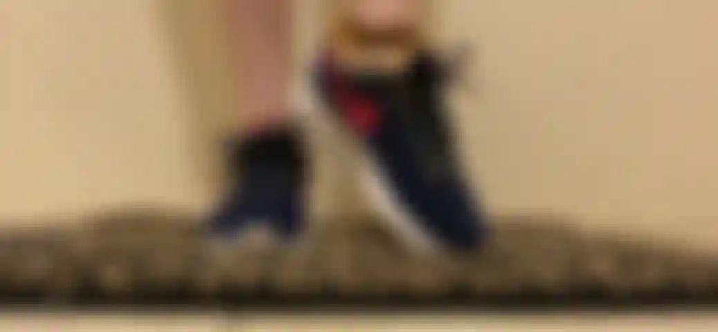 Du hast darum gebeten, an meinen socken zu riechen – zieh sie mir aus! Trim.183636 E9-8189-4eef-bce8-a7862796df14.