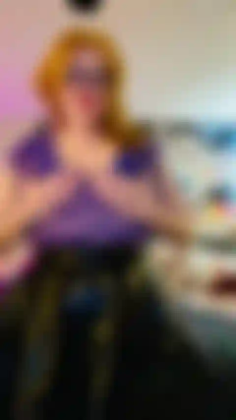 Die dich in meinem lederrock neckt - beug mich vor!!!