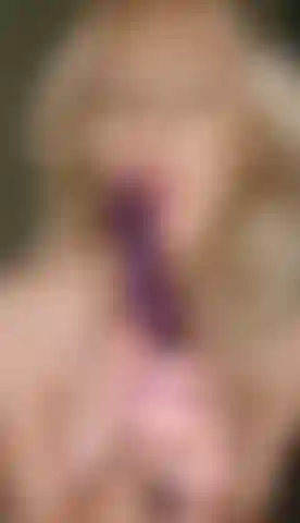 Dein großer schwanz fühlt sich so gut in meiner kehle an.