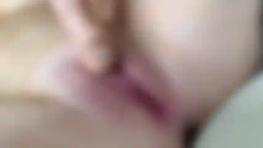 Muschi ganz nah mit realistischem dildo.