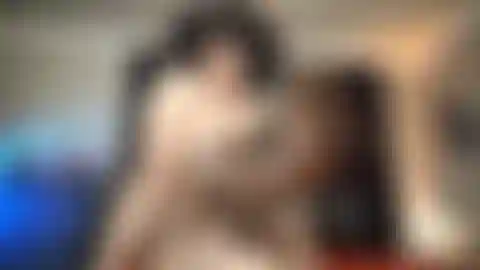 Öffne die wangen, stecke das gesicht hinein.