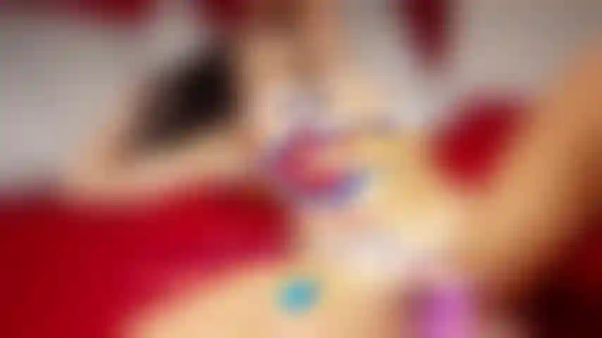 Ficke meine enge, feuchte muschi mit einem großen dildo.