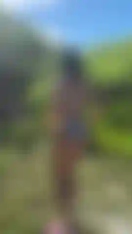 Entblöße mich an verbotenen orten.