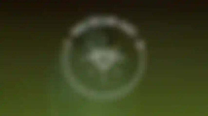 Hartes busen-spiel. Ich stehe vor dir. Ich nehme meine großen brüste hart in die hand und spiele mit ihnen. Ich lasse sie für dich hüpfen, lasse sie gegeneinander klatschen. Ich gebe ihnen ein paar schöne klapse, ziehe an meinen nippeln und beiße ein bisschen daran. Ich rede schmutzig mit dir.