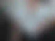 Verkleidet als sekretärin, twerkend, muschispiele in halterlosen strümpfen.