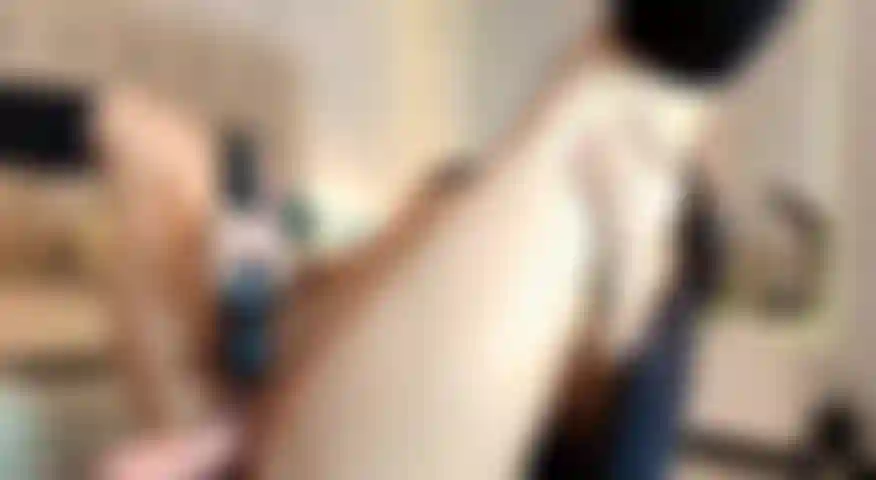 Die fickmaschine zerstört meine gebärmutter.