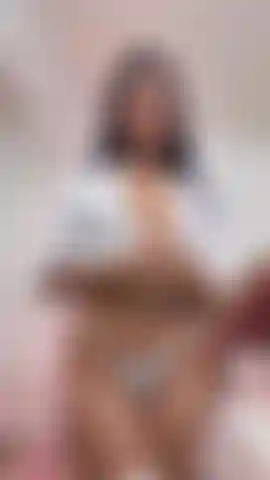 Necke dich mit meinem saftigen arsch.