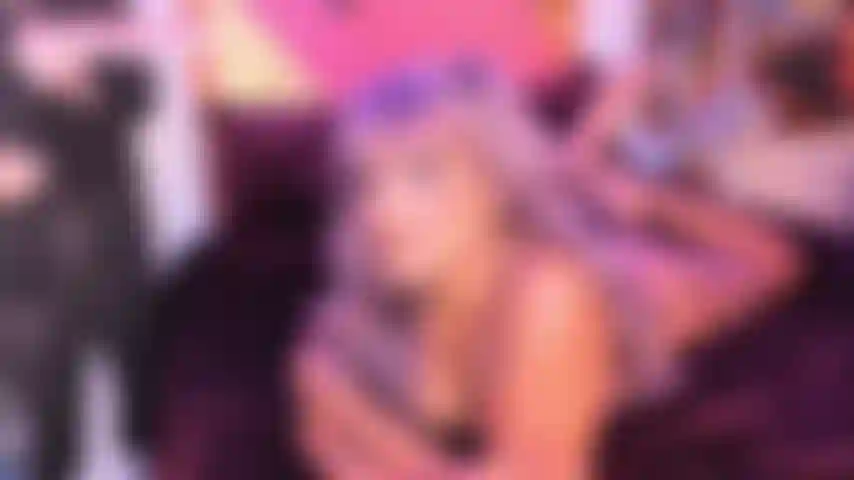 Eine kawaii-göttin, die den arsch verehrt.