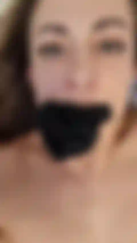 „ After-show-show“! Ich habe die show mit höschen und üppiger muschi in meiner muschi begonnen, bereit zum abspritzen... Möchten sie sehen, wie ich direkt nach der show aussah?