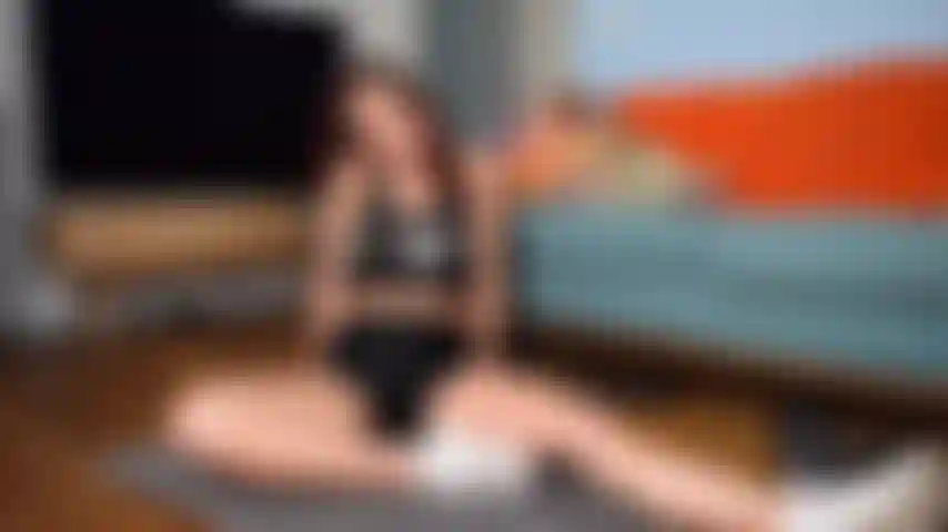 Die dich beim spionieren erwischt hat: beim saugen und lecken meiner zehen und füße.