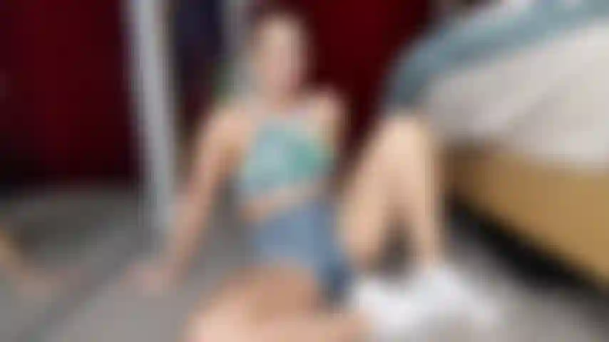 Pov footjob, während ich an meiner muschi spiele.