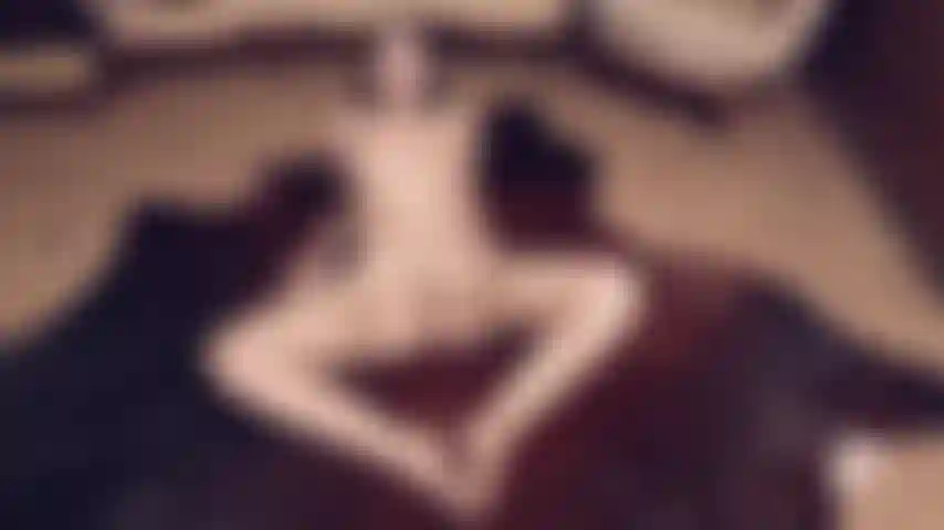 Masturbation mit scharfer soße.